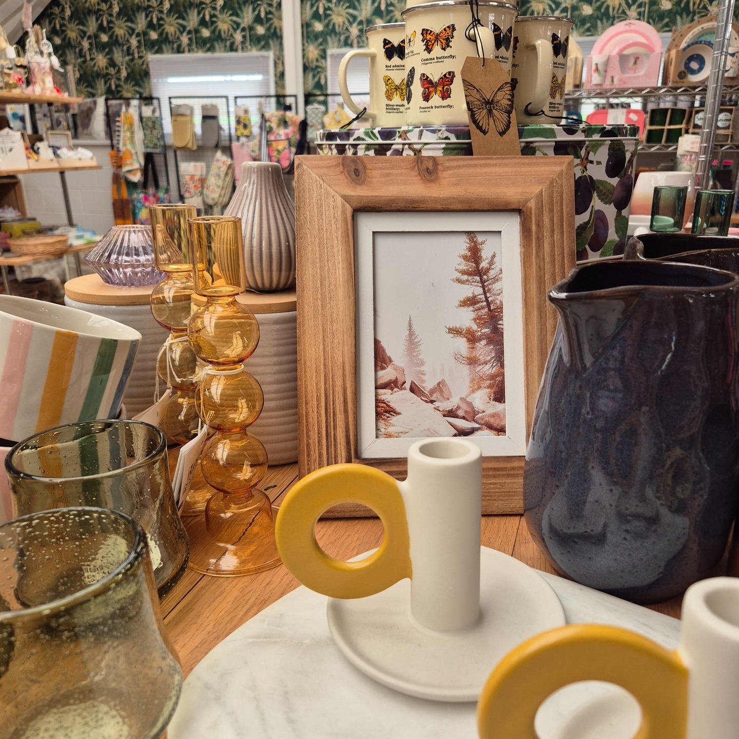 ✨ As well as our delicious home-cooked meals, sweet treats, wholefoods, and everyday essentials, did you know we also stock a lovely range of gift and homeware? 🎁🏡 Whether you're looking for a thoughtful present or something special for your own home, there's plenty to discover in the shop! Pop in and have a browse 💛
#FarmShop #GiftIdeas #uniquegifts #ShopLocal #independentshops