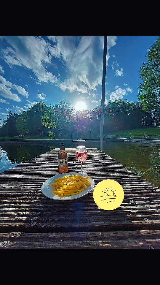 Wenn aus einem Mama-Sohn-Abend ein Urlaubstipp wird... Pommes und Kaltgetränk bei schöner Abendstimmung im Naturbad Samerberg💚
#weissnhof_samerberg #weissnhof #urlaubaufdemsamerberg #wanderhöfesamerberg #urlaubaufdembauernhof #urlaubindenbergen #samerberg #servussamerberg #ferienwohnung #ferienwohnungsamerberg #naturbad #abendstimmumg #hochries #kinderspaß #molche #kaulquappen #mamasohnliebe #mamasohnzeit #urlaubszeit