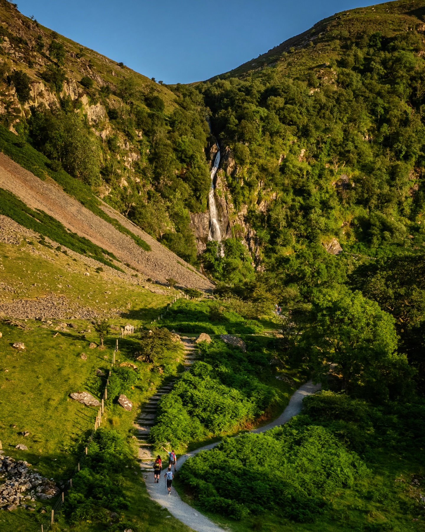 Aber Falls at Golden Hour
#aberfalls #gwynedd #eryri #eryrinationalpark #waterfalls #snowdonianationalpark #snowdonia #yourwales #thewalescollective #discovercymru #visitwales #croesocymru #fromwhereidrone #djiglobal #dji #drone #northwalestagram #northwales #northwalesphotography