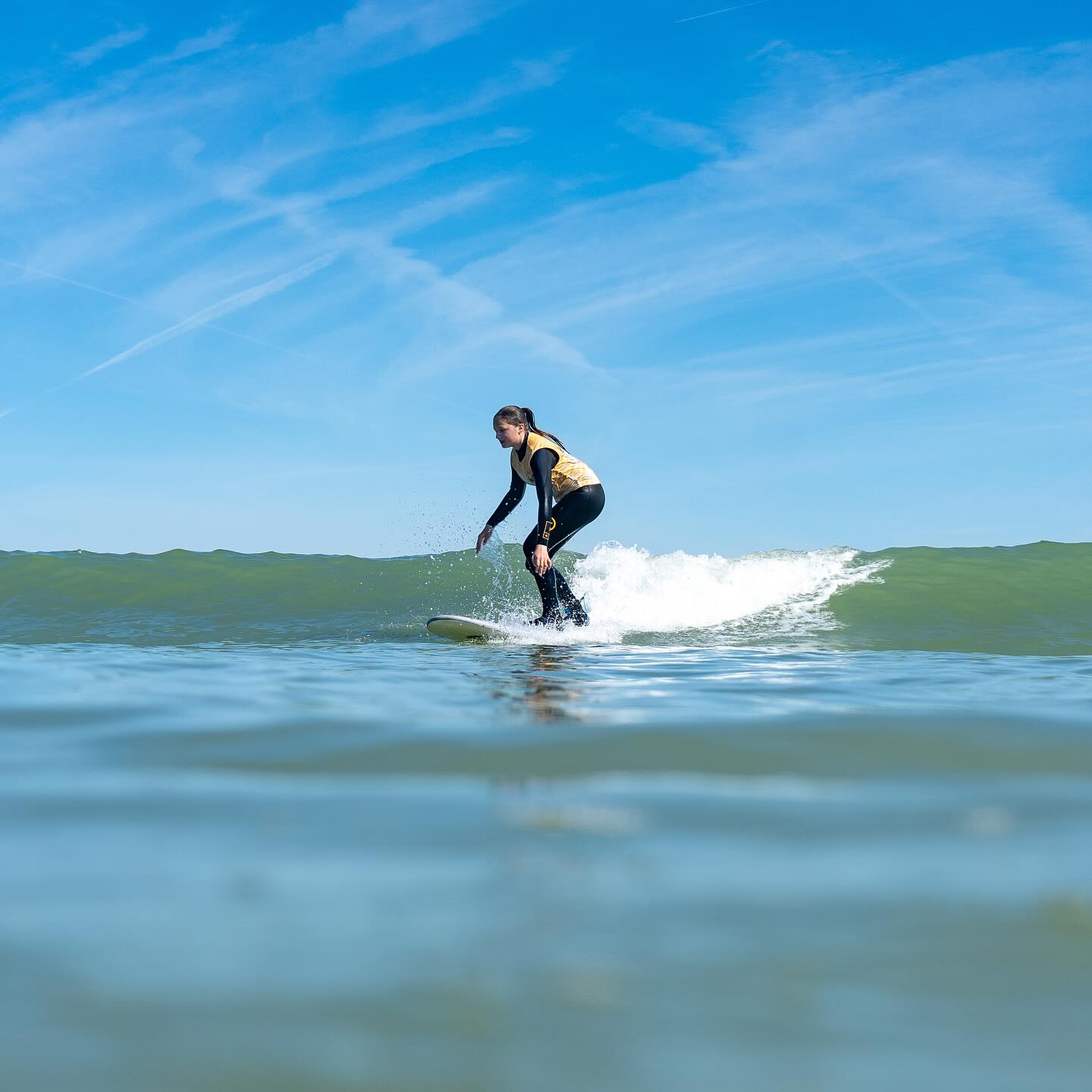 Parce que prendre des vagues c’est bien, mais prendre du plaisir c’est mieux 🥰
Des conditions de dingues pour les vacances d’avril, et ça continu ce week-end 🏄🏼♂️🔥
#surf #surfing #surflife #surfphotography #oleron #io #island #oleronisland #lineup #surfschool #ecoledesurf #seulieres #gosurf #gobig