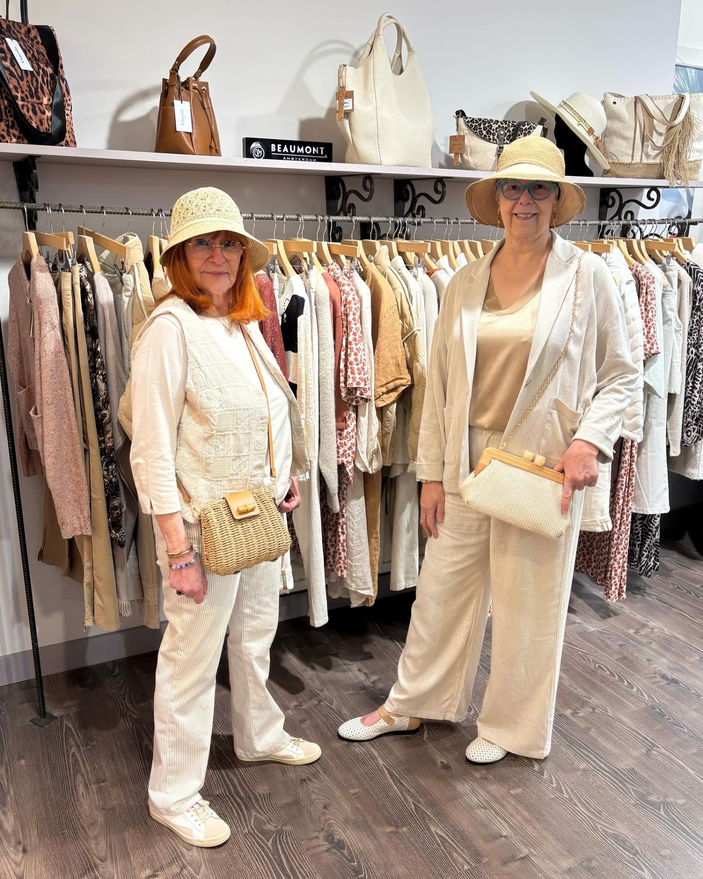 Merci à Michelle & Bernadette pour ces bons moments passés à la boutique 📸🥰 C'est tout ce que l'on aime chez @matinsdumonde 😌 📲 https://www.matinsdumonde.fr #instant #joie #joy #happyday #happy #happiness #friends #shop #shoplocal #matinsdumondemorlaix