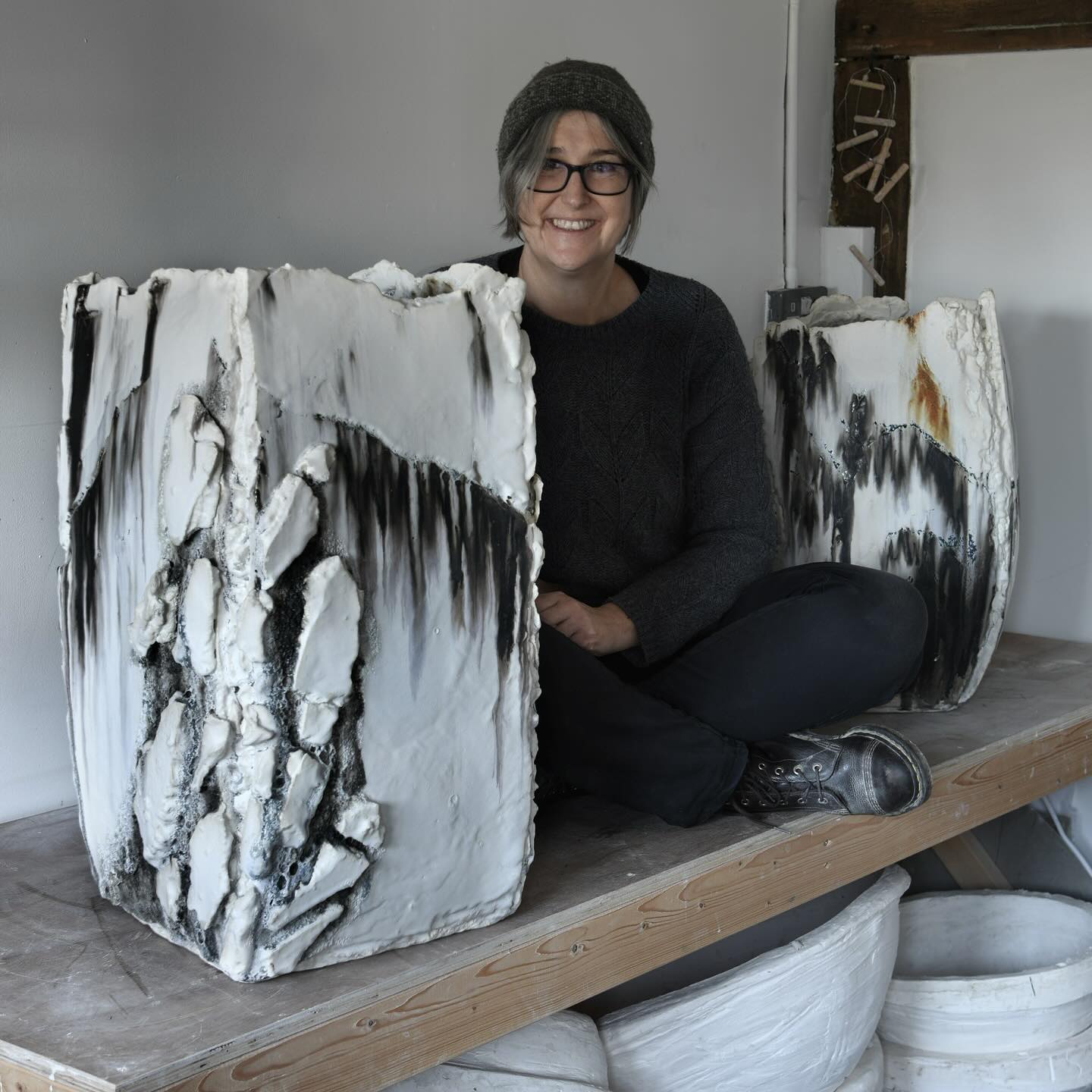 Greetings from London Olympia. I’ve taken a few moments out from setting up my stand at CAL 2025 to share this image with you.
Here I am at my most scruffiest, sitting between two giant karst vessels. These beauties aren’t here in London with me, they left home to head to Italy and are now in the beautiful, Tuscan gallery of Kalpa Art Living.
I miss them but have had much more room in my studio since they left!
If you can make it to Ceramic Art London, you can meet some of their smaller brothers on my stand over the next few days.
•
•
•
@ceramicartlondon
@kalpaartliving
#ceramicartlondon
#kalpaartliving
#CAL2025
#londonceramics
#london #ceramics
#craftpottersassociation
@craftpotters