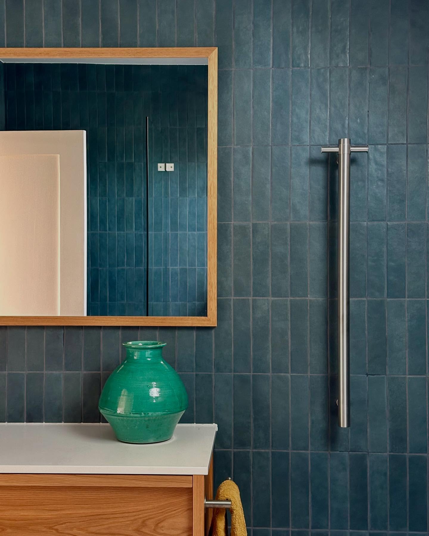 As the rain falls outside and the days grow colder its nice to think about how to warm up your bathroom without turning up the the heat… An easy solution is to add some wood!
Wood elements—whether in a vanity, shelving, mirror or even just a few accessories—bring a natural, cozy feel to the space. Bathrooms can sometimes feel a bit cold or sterile, especially with lots of tile and glass. But wood softens things up, adds texture and makes the room feel more inviting. 🙌
Bonus: wood pairs beautifully with neutrals, whites or even bold tiles as shown here in my gorgeous southern highlands client bathroom where we used dreamy navy tiles and paired them with a beautiful oak vanity from @loughlinfurniture. A little warmth goes a long way.
What’s your favourite way to bring in natural touches at home?
Design by Rickward Design Studio.
#BathroomInspo
#WarmVibesOnly
#InteriorDetails #
#WoodElements
#sydneybathroomdesigner
#sydneyinteriordecorator
#southernhighlandsbathroomdesign
#southernhighlandsdesign
#navyandwhiteisalwaysright