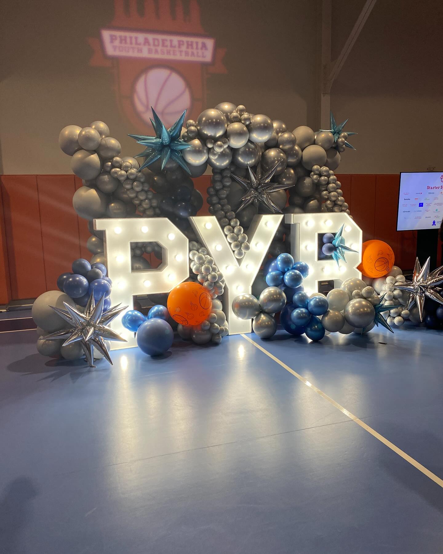 Spending an amazing night at the Philly Youth Basketball Sneaker Ball. Governor Shapiro, State Senators, and local leaders are also here supporting this great cause. We’re so glad to have a working relationship with PYB and their connection with Everett. #phillyyouthbasketball , #govenorshapiro