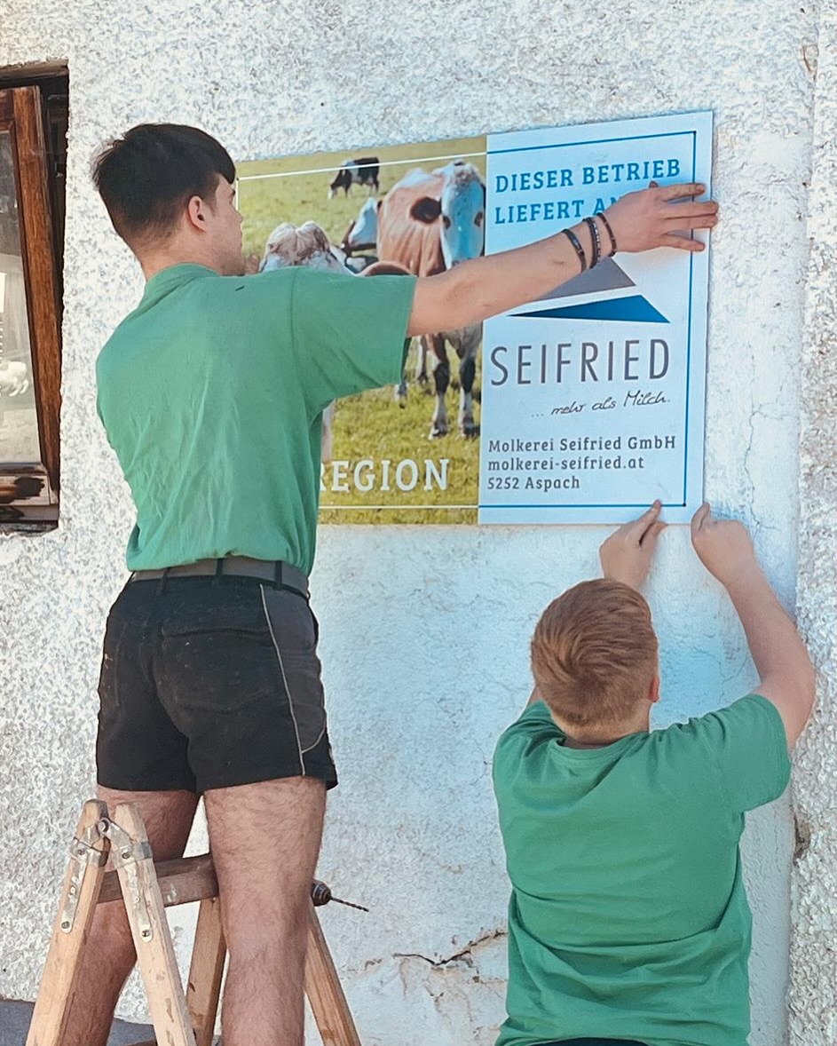 *Wir gehen auf neuen Wegen …*
ab 1. Mai liefen wir zur Molkerei Seifried. Wir freuen uns auf neue super BIO Produkte und gute Zusammenarbeit!
#hintergrabenbauer #biomilch