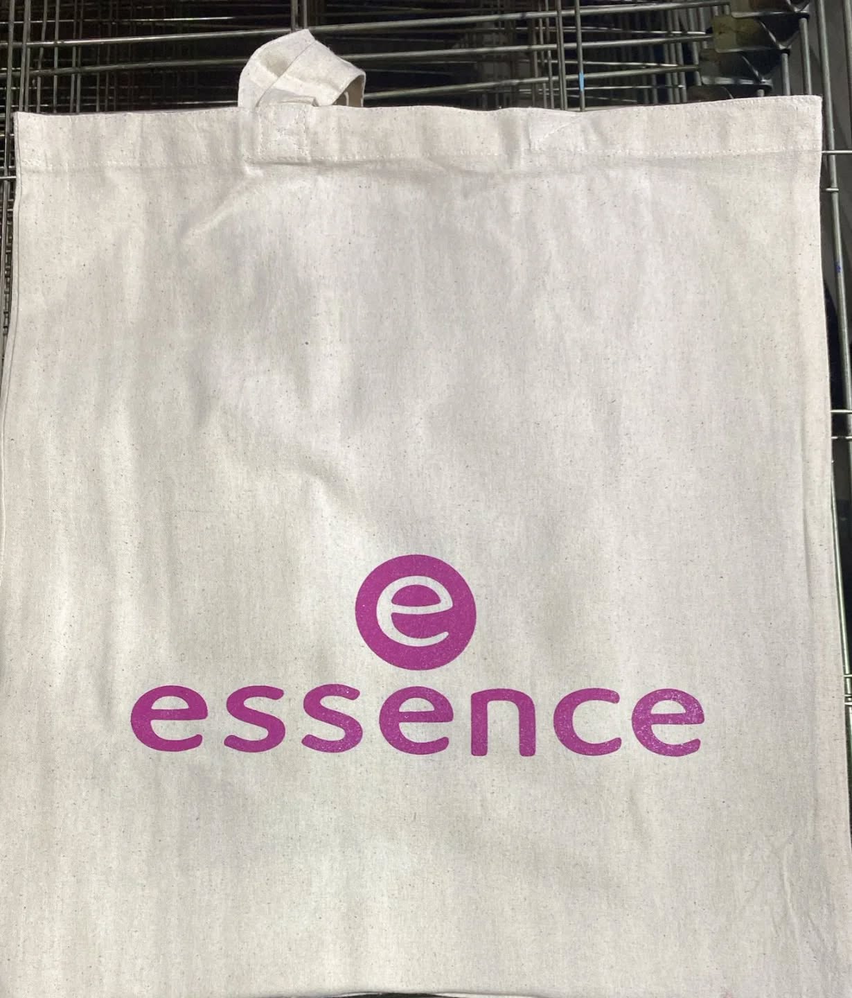 Bolsitas algodón Essence diseño 1 color. Serigrafia .
@sudproducciones