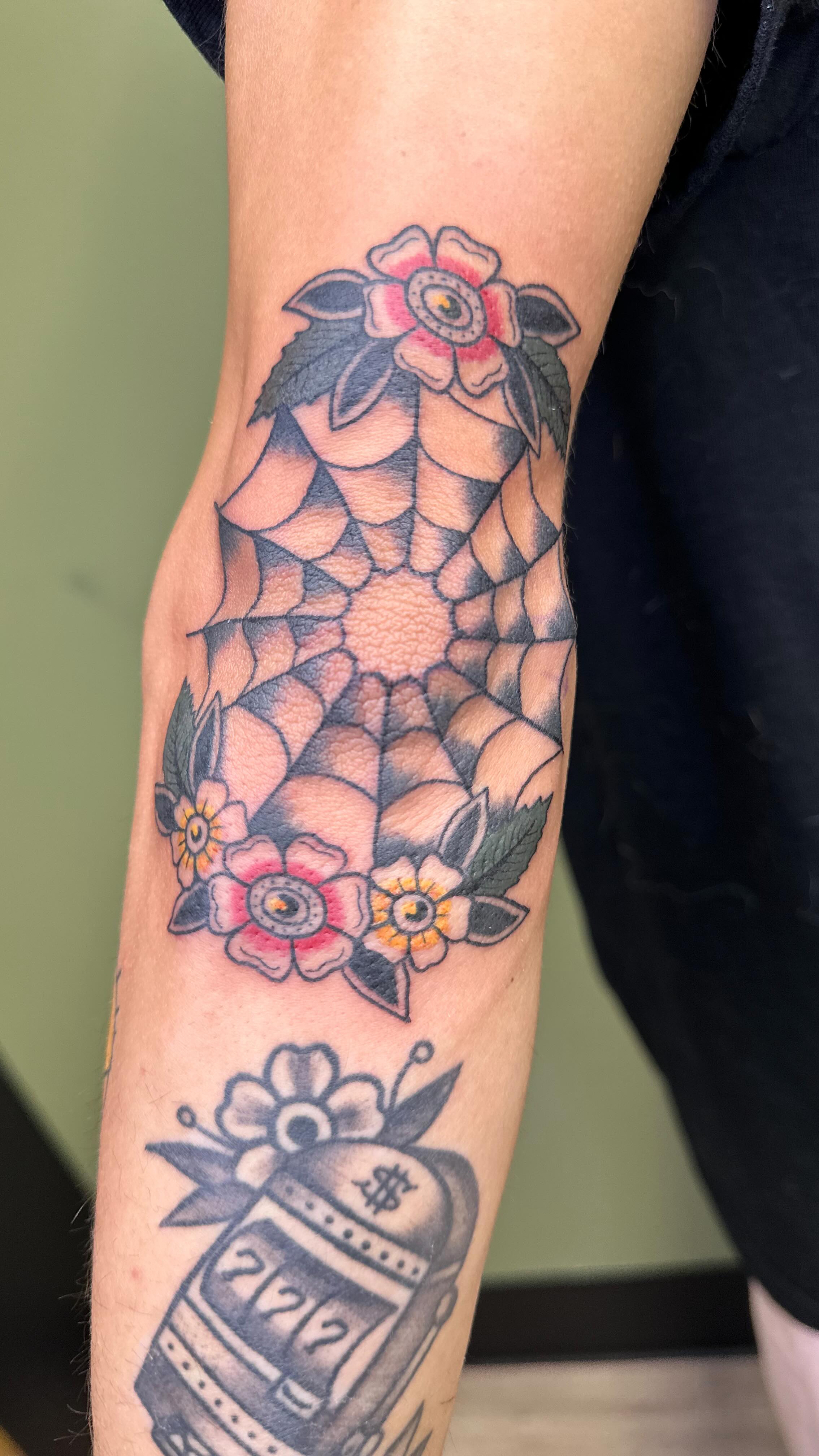 Let’s do more of these!! Elbow tats for the win 🙌🏻
Come see me at JC Salons room 18!
#sanantoniotattooartist #femaletattooartist #sanantoniotattoos #traditionaltattoos #colortattoo #spiderwebtattoo #elbowtattoo