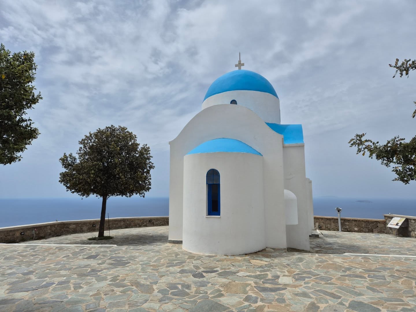Beautiful church of Prophet Ilias.
Come with us to Nisyros where you can see this beautiful place with your own eyes!
#tigakitours #nikia #church #Nisyros