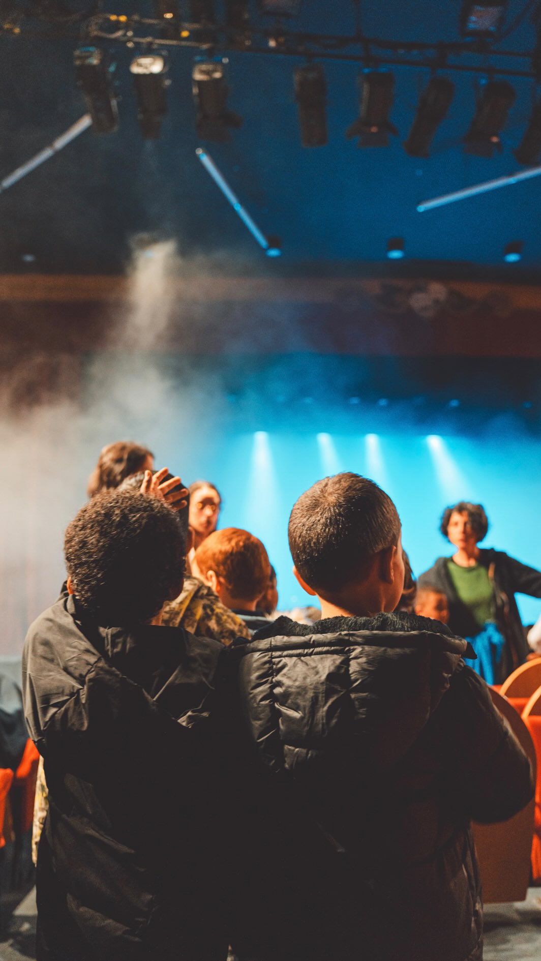 Connaissez vous l’histoire de la clarinette ? 🪈
Et bien nous oui, grâce à l’histoire loufoque de la famille du professeur Bab Assalam et son spectacle Dans le vent @badaboumtheatre 🥳