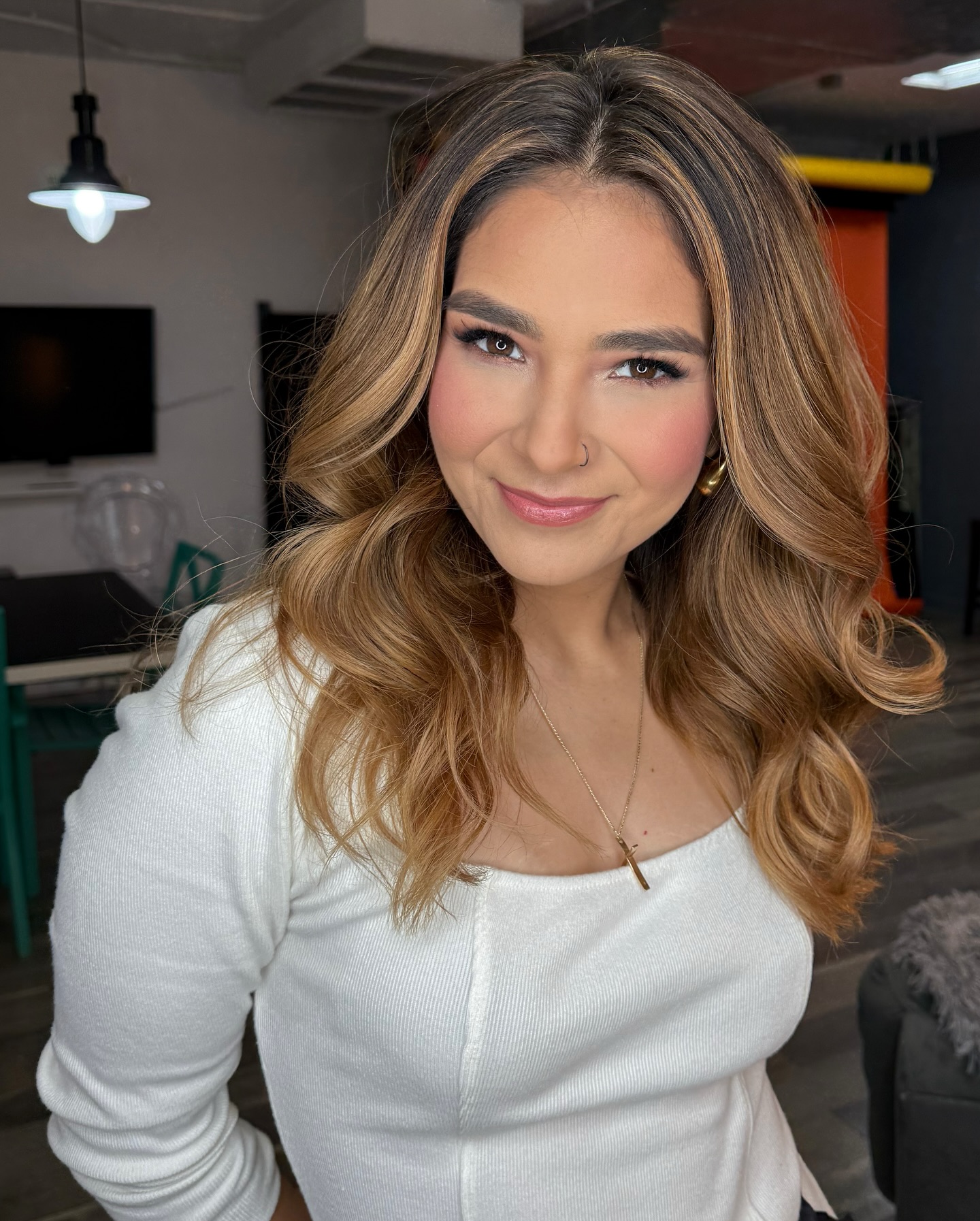 The Queen herself 👑
@hairbyyuri hair goddess at @merakylocks
Artist @bellawithcarmen
•
#mua #makeup #beauty #tips #tricks #beautytips #womenowned #fyp #eyemakeup #lashes #contour #beforeandafter #phoenixmakeupartist #phoenixmua #arizonamakeupartist #arizonamua #arizonabrides #bridalmakeup #brides #makeupclasses #makeuptutorial #hair#makeuplooks #bellamakeup #teambellamakeup