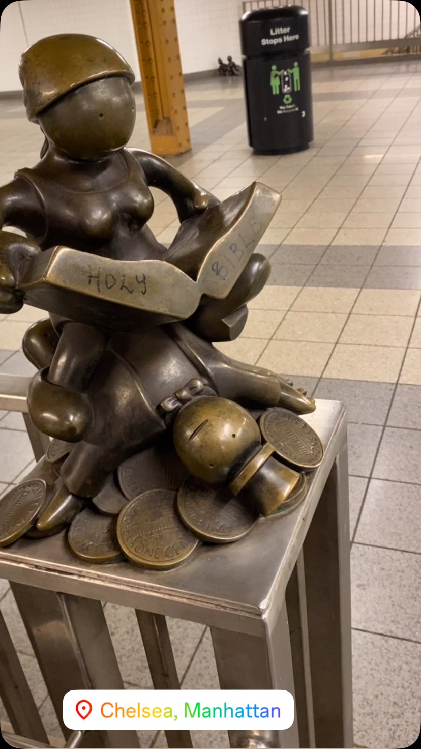 🎨 L’Art dans le Métro �
Connaissez-vous les sculptures ludiques de Tom Otterness à la station 14th St (A/C/E/L) ? Ces personnages en bronze transforment votre trajet en une petite aventure artistique ! �✨
Des alligators miniatures aux figures espiègles, chaque détail raconte une histoire. La prochaine fois que vous passez par là, prenez le temps d’admirer—l’art est partout ! 💫
#ArtUrbain #TomOtterness #ArtPublic #NYC #MetroArt# #subway #explorenyc