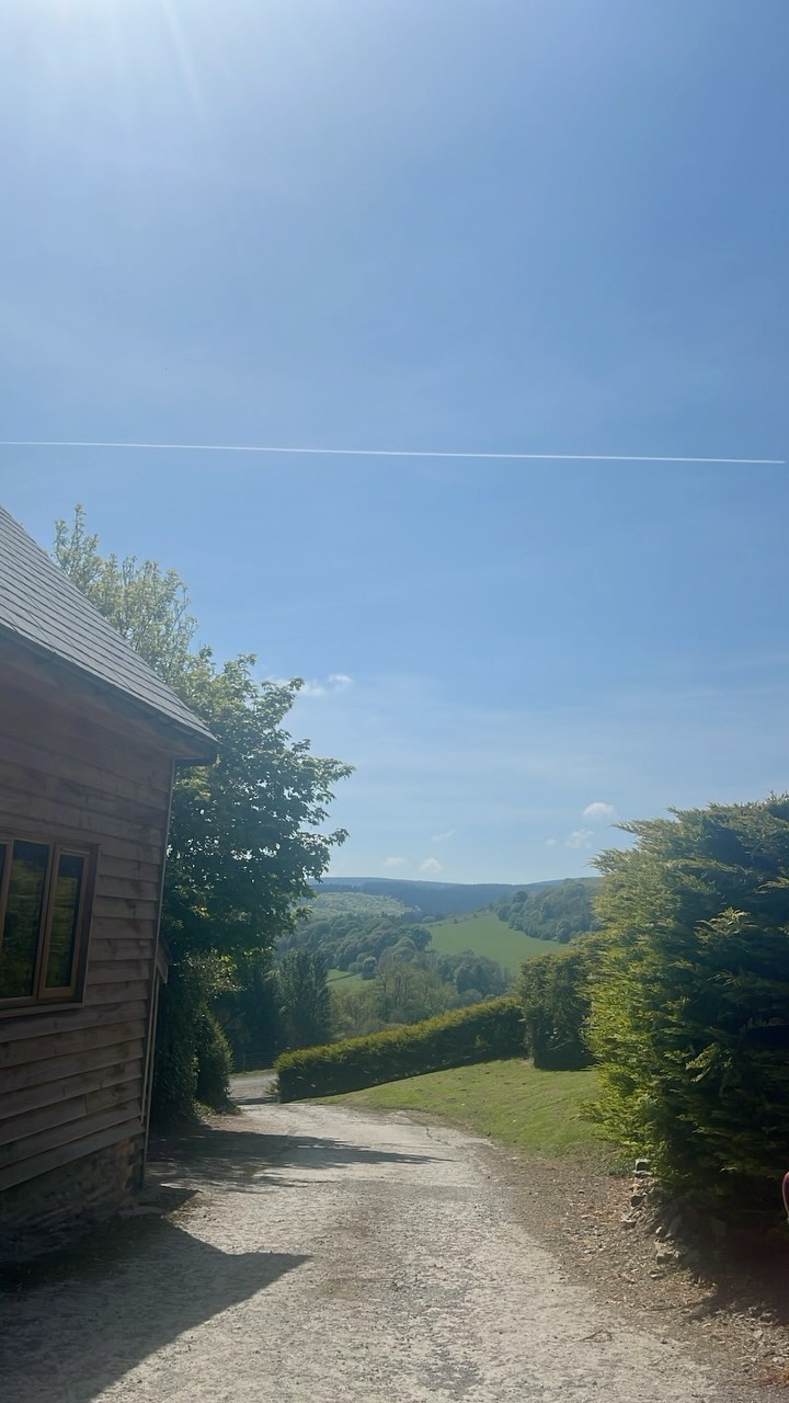 ☀️
#sun #midwales #powys #blueskies #largeholidayhome #beautiful