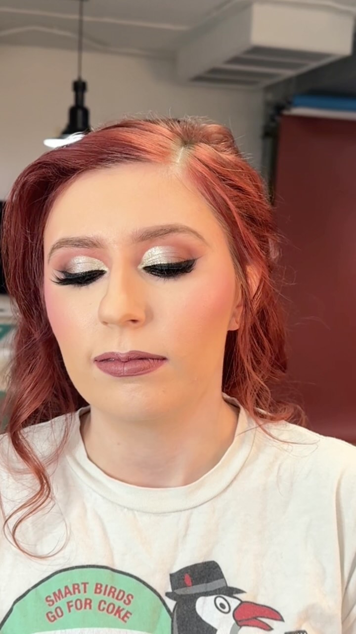 Cut crease anyone?? 🙋♀️
Artist @bellawithcarmen
Hair @ale_torresbeautynbrows
•
#mua #makeup #beauty #tips #tricks #beautytips #womenowned #fyp #eyemakeup #lashes #contour #beforeandafter #phoenixmakeupartist #phoenixmua #arizonamakeupartist #arizonamua #arizonabrides #bridalmakeup #brides #makeupclasses #makeuptutorial #hair#makeuplooks #bellamakeup #teambellamakeup