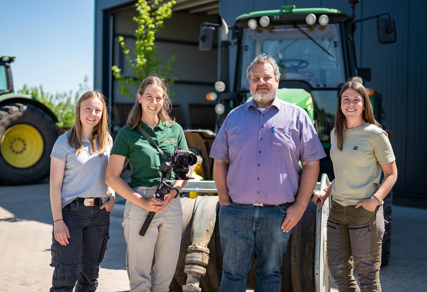 Behind the Scenes auf dem Acker 🎬🚜
Die Filmproduktion mit den Fuchsschwestern @miriam.fucs @agrar.fuchs war richtig cool – echte Powerfrauen mit Leidenschaft für die Landwirtschaft 🦊💪
