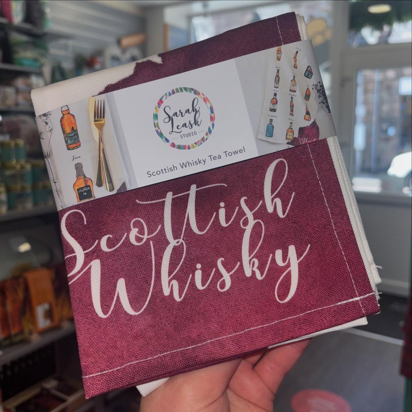 ๐ฅ๐ด๓ ง๓ ข๓ ณ๓ ฃ๓ ด๓ ฟA gorgeous new range from Sarah Leask Studio now in stock!๐ด๓ ง๓ ข๓ ณ๓ ฃ๓ ด๓ ฟ๐ฅ
We are excited to now be stocking this lovely range of Scottish themed gifts - perfect for Whisky lovers, gin fans and proud Scots alike!
๐ธ100% Cotton Tea Towels
๐ฅ Stylish and Sturdy Oven Gloves
โจBeautiful Cocktail themed Greetings Cards
๐Coasters
All inspired by the rich tradition of Scotlands finest drams and botanical brews! These charming additions will bring a wee taste of Scotland to any home!