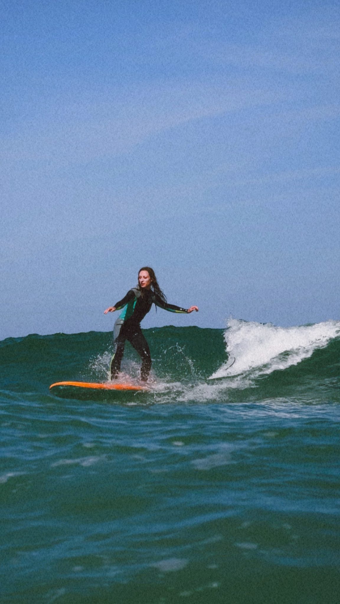 Ever wondered what it’s like to be in the water during one of our surf lessons? Here’s your front-row view – salty, splashy, and full of stoke!
#melosurfandyoga #surf #morocco #enjoy #taghazout #surfingmorocco #surfing #travel #yoga #taghazoutbay #surfcamptaghazout #surfcamp #surfcamptamraght #solotraveller