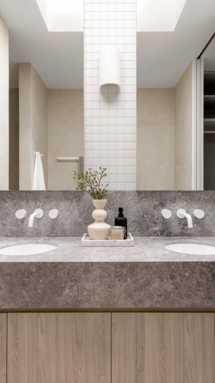 Recent install curated with design and style to compliment the architectural elements of this contemporary new build.
Simplified aesthetics created a cohesive and harmonious look and feel throughout.
Selling Agent: @samgoddardproperty @edwardroyle_abercrombys @abercrombys_
Interior Stylist: @auraandforminteriors
.
.
#afinteriors #propertystylist #baysidestylists #elwoodstylist #elwood #elwoodproperty #elwoodrealestate #abercrombysrealestate #baysidepropertystylist #interiorstylists