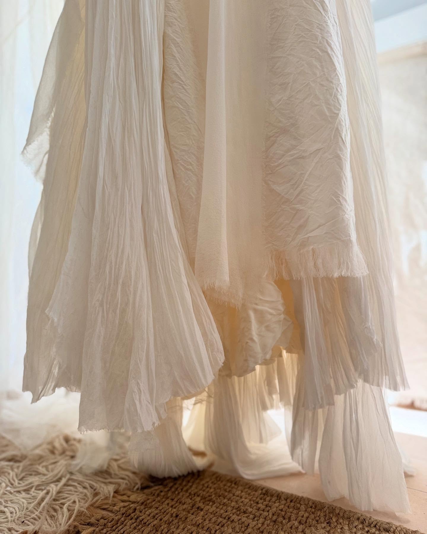 The hem of Liv’s gown… the symphony of hand made textures and delicately hand fringed silk…
.
.
.
.
.
.
.
#bespoke #bespokebride #modernweddingdress #contemporarybridal #modernbride #modernwedding #silkweddingdress