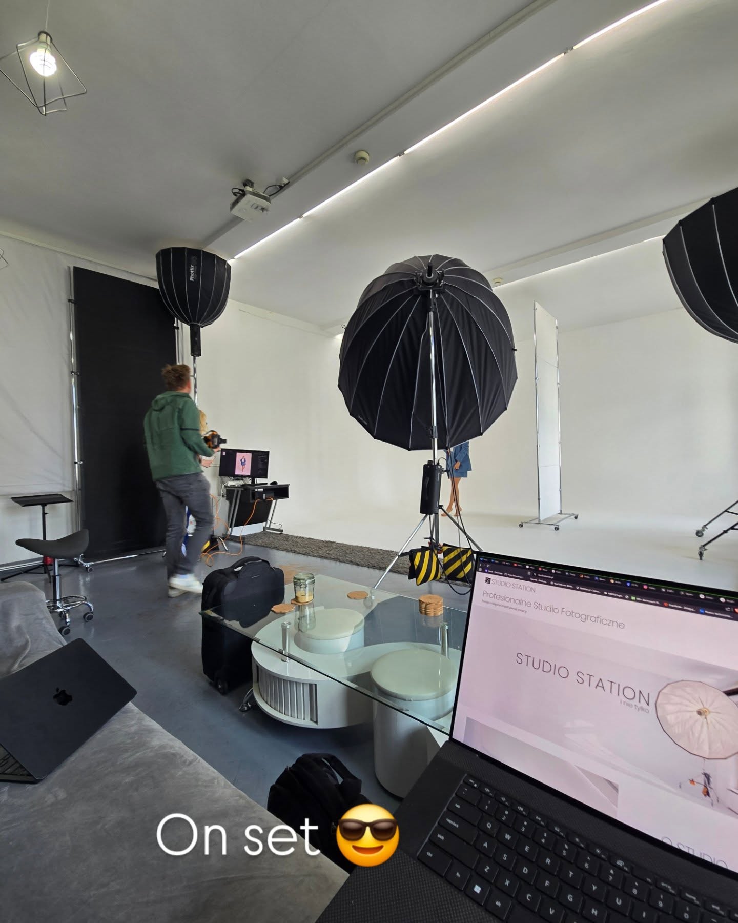 Lookbooczek :) z najlepszą ekipą @lenantowear
Prosty, klasyczny, najlepszy !
Za oświetlenie odpowiada firma @fomeipolska