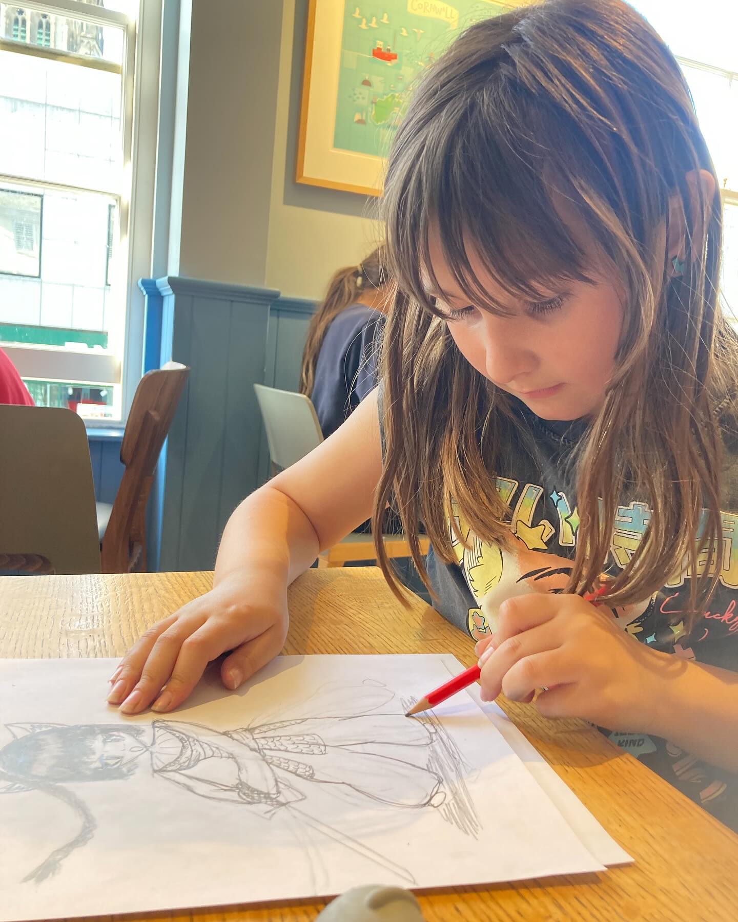 Amazing art session @waterstonestru with @keithsparrow2 @sparrowmanga !! Every second Thursday of the month, the manga art sessions are epic and Keith is a fantastic teacher. Low loved it! Thank you Waterstones 🙌
#waterstones #manga #art #artsession #truro #creative #draw #drawing #becreative #cornwall