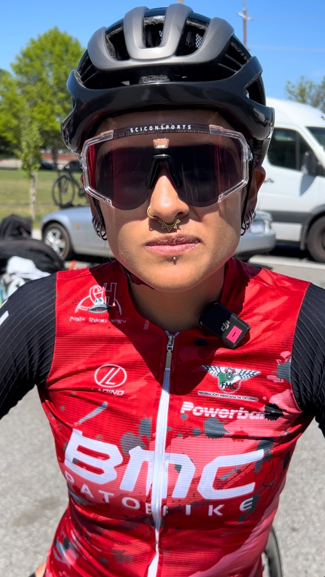@lorenavillamizar02 racing for @patobike_ catches up with us at the start of our Queen start here at the Tour de Bloom. The 10km finishing climb is right up her alley coming from Colombia. She finished 4th on stage 4, hoping to best that finish on this final day.
#Tourdebloom25