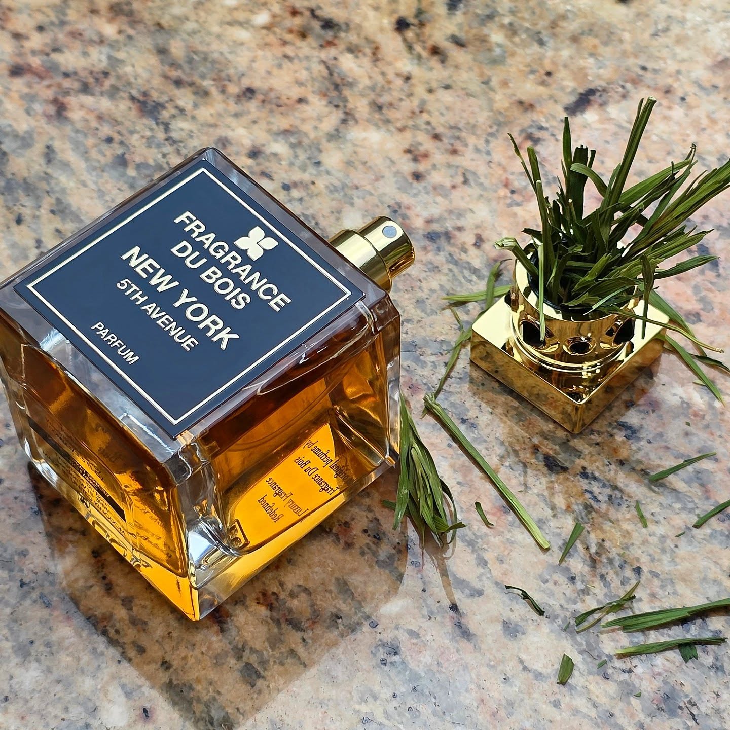 A rose, caramel, and woody fragrance with cypriol giving it an earthy edge. What's your favorite green or earthy frag?
.
.
.
.
.
.
.
New York 5th Avenue by Fragrance du Bois: Top notes are Rose and Bergamot; middle notes are Caramel, Cypriol Oil or Nagarmotha and Violet; base notes are Cashmere Wood, Vanilla, Musk and Guaiac Wood.
.
.
.
.
.
.
.
#perfume #perfumecollection #nicheperfume