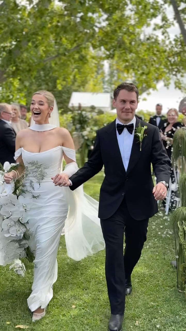 And it makes you feel like this. Relaxed, loose and really taking in the moment.
Footage by @capturebyjill
#weddingcelebrant #funcelebrant #wedding #wedding #huntervalley #huntercelebrant