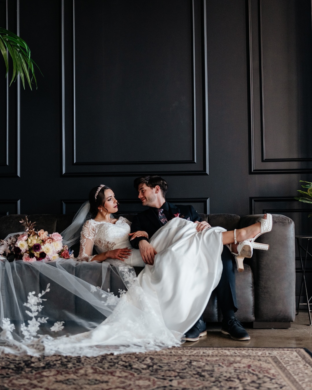 Loving the contrast @studioelevn brings for these bridals for Brianna + Ethan 😍📸
I highly recommend Brianna if you ever need a florist! She is incredibly talented and amazing to work with @ruscusandrose