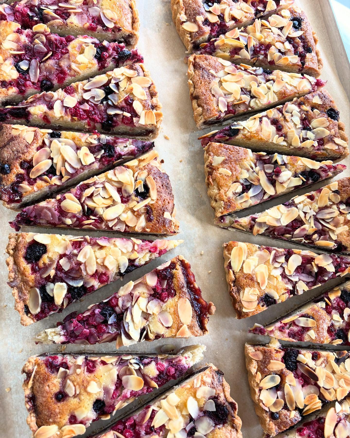 Friday has arrived and we have full racks and counters for you. Open today from 8am. See our story for the full menu. Bringing back a recipe from early Loaf Tin days with this Bakewell Tart also making an appearance - a shortcrust pastry with a mixed berry jam, frangipane and topped with more mixed berries and flaked almonds. #bakewelltart #artisanbakery #theloaftinbakery