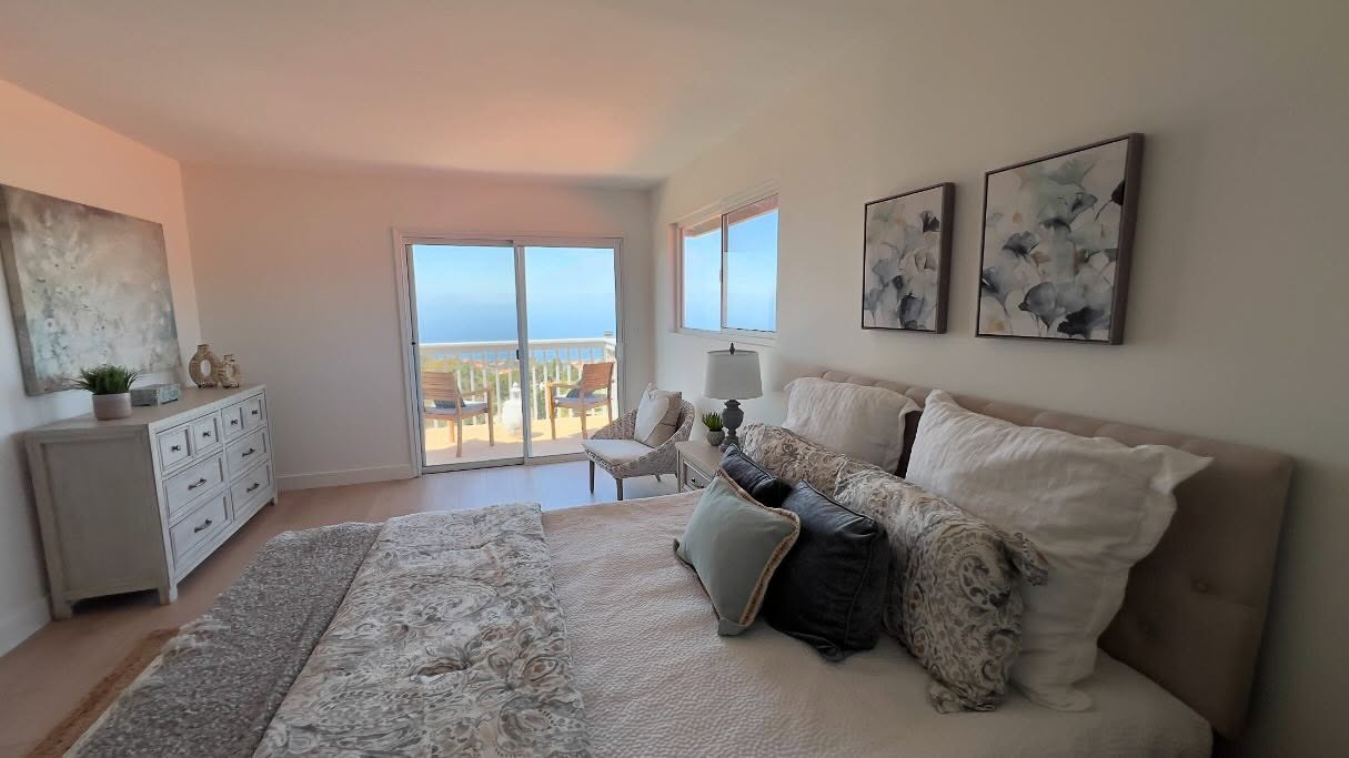 The “after” of a beautiful interior painting transformation we just did. #lapainting #design #hometransformation