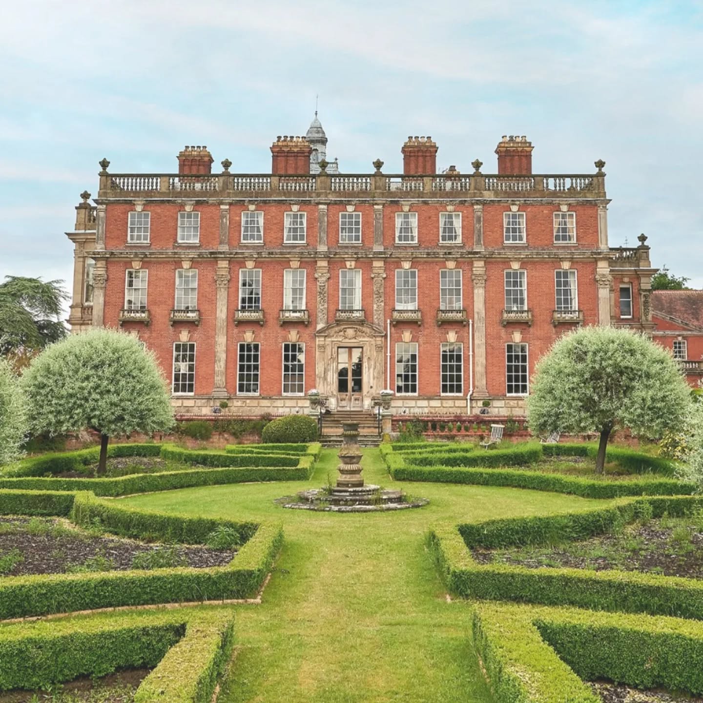 Currently doing admin for one of our upcoming gigs checking in with the venue and bride to be! 💫👰♂
I love being surprised by beautiful venues I've not played at before! I can tell this is ging to be a stunning venue and day already! @berwick_house 😍🏰
#singer #wedding #weddingday #vocalist #musician #livemusic #acoustic