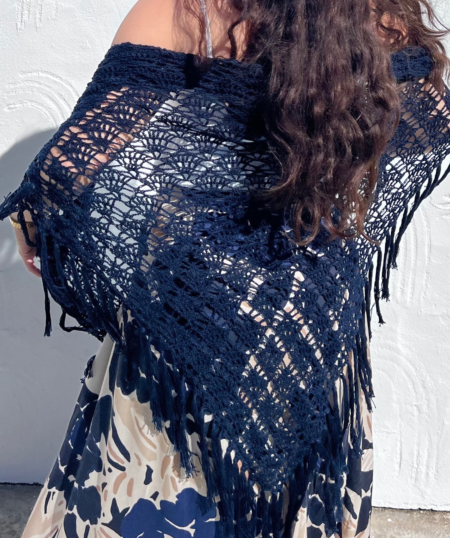 Descubre nuestros nuevos chales de crochet hechos a mano
Presentamos una pieza fluida, ligera y elegante, tejida en azul marino profundo.
Transforma cualquier look de invitada sin necesidad de comprar un vestido nuevo.
Flecos artesanales, caída preciosa y diseño atemporal.
Ideal para bodas, comuniones y cenas especiales.
Se puede personalizar en otros colores.
Edición limitada.
Disponible en www.happycloudshop.com
Hecho bajo demanda.
Recogida gratuita en tienda (Castellón de la Plana).
envío gratis a toda España
#modaartesanal #chalexclusivo #hechoamano #edicionlimitada #invitadaperfecta #bodas2025 #lookinvitada #modaespañola #hechoenespaña #invitadaboda #modamujer #accesoriosmoda #estiloBoho #chalartesanal #modaslow #comunion2025 #ropaúnica #castellóndelaplana