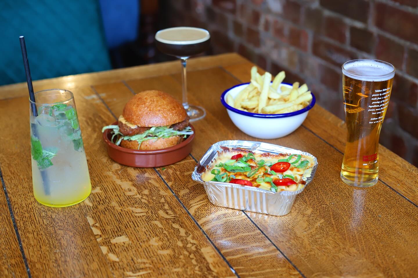 Need a mid-week treat?
Why not get down to see us at The Golden Lion, we have @rackcityribs serving up their BBQ Wednesday - Sunday 😋
#pub #camden #londonpub #drinks #food #bbq