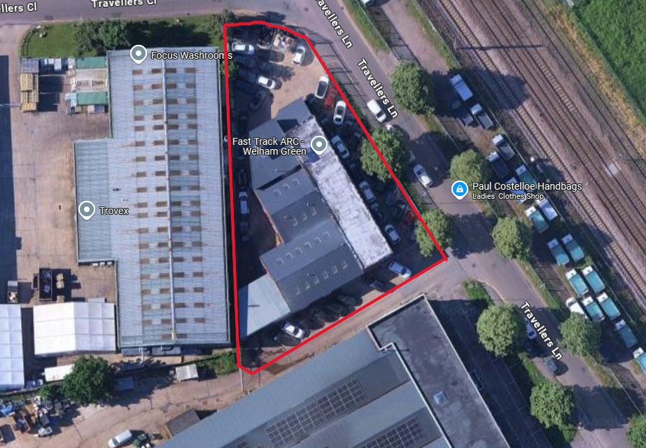 New Instruction!!
Unit 25, Travellers Lane, Hatfield, AL9 7HF
Modern Single-storey Factory Warehouse with its own yard
Comprises a modern detached single-storey factory warehouse building with first-floor offices. The building benefits from a large yard for parking up to 40 cars, with an additional 10 car parking spaces at the side of the building. The building is approached via its own reception area, which leads into the main factory warehouse area and the first-floor offices. The building has undergone refurbishment with a newly installed insulated roof, refurbished offices with kitchen and toilet facilities.
8,608 Sqft (799.7 Sqm)
To Let