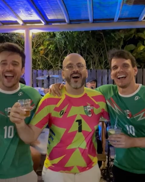 #tbt de MOMENTOS ÚNICOS
1 ano que
@f_angelis y @alissoncm
proporcionaram essa alegria desmedida pra gente.
Gracias por me permitirem ser parte!
E que saudades eu tenho da Bahia!🫀☀️