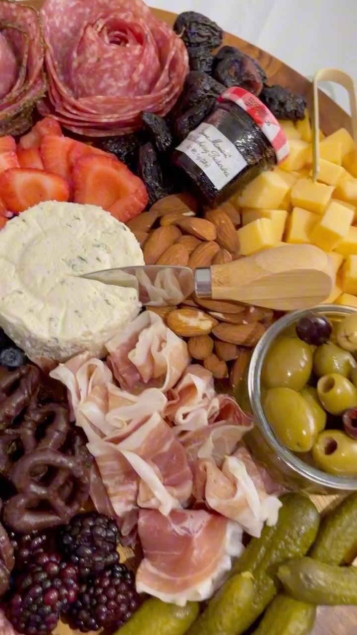 Let’s get the party started 🥳
Our Party Starter board is a fan favorite! Perfect for small gatherings and guaranteed to get the good vibes going.
Feeds up to 4 guests and fully customizable.
Craving something different? Make it a dessert or veggie board for the same price and the same party energy ✨