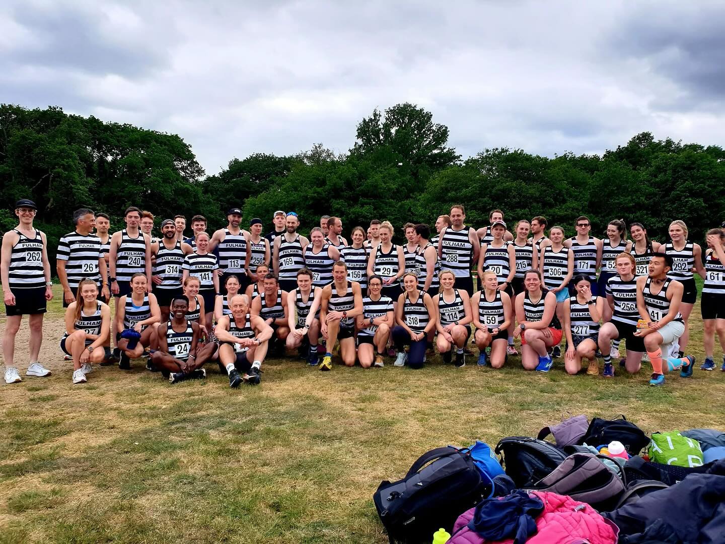 The first of three races for the Wimbledon Trail Series hosted by @goodrunguide 🏔️
Join us for the next two trail races on the first Wednesday of each month: 4 June and/or 2 July! A five mile undulating course through Wimbledon Common and finishing with post race chats and pizza, perfect for a mid week summer evening.
Details in the FRC facebook group ⚫️⚪️
Photo credit @laurinoz