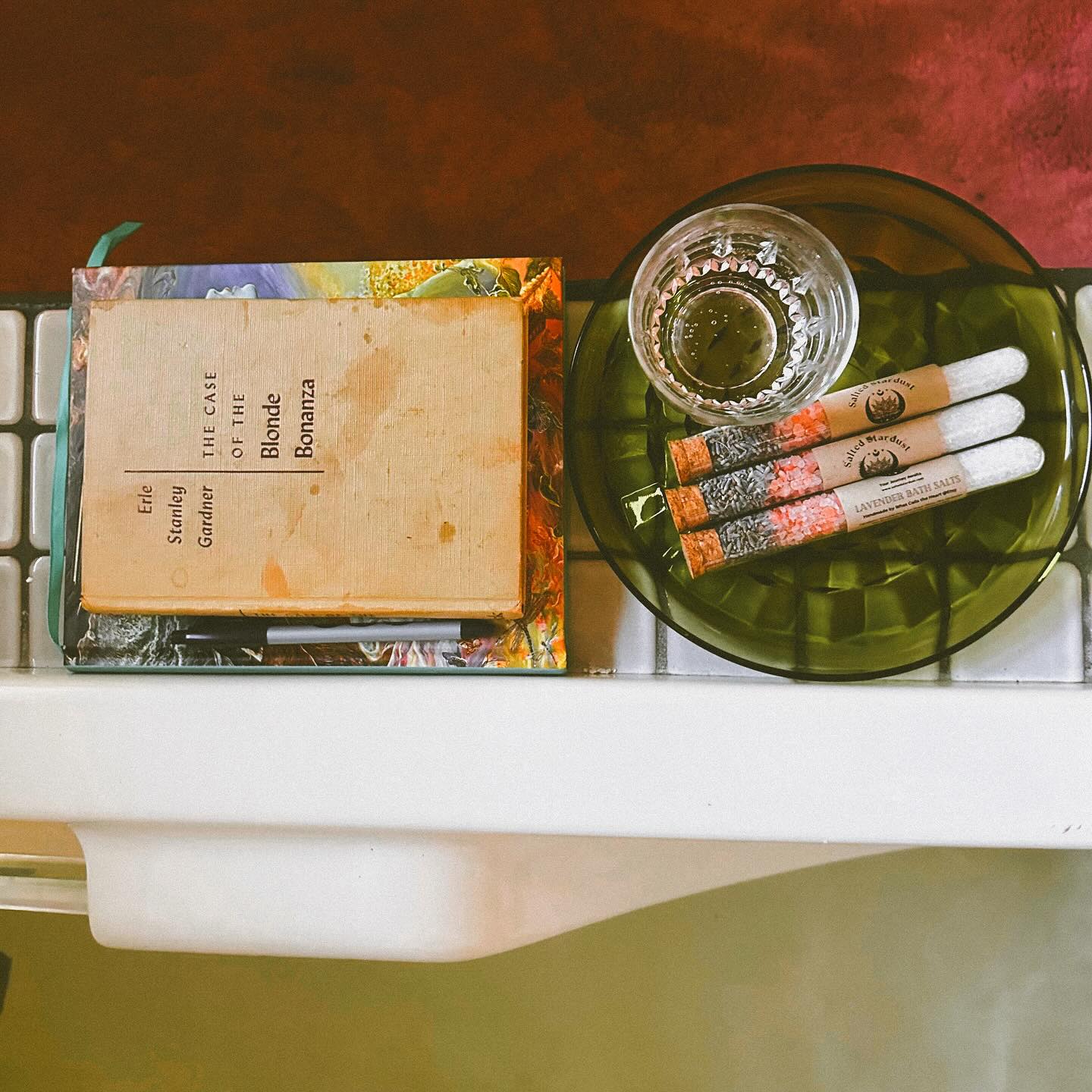 90s are calling and they’re reading noir in the bath.
#vintageglamour #90saesthetic #booksandbaths #mysteryvibes #lavenderluxury #moodybath #saltedstardust