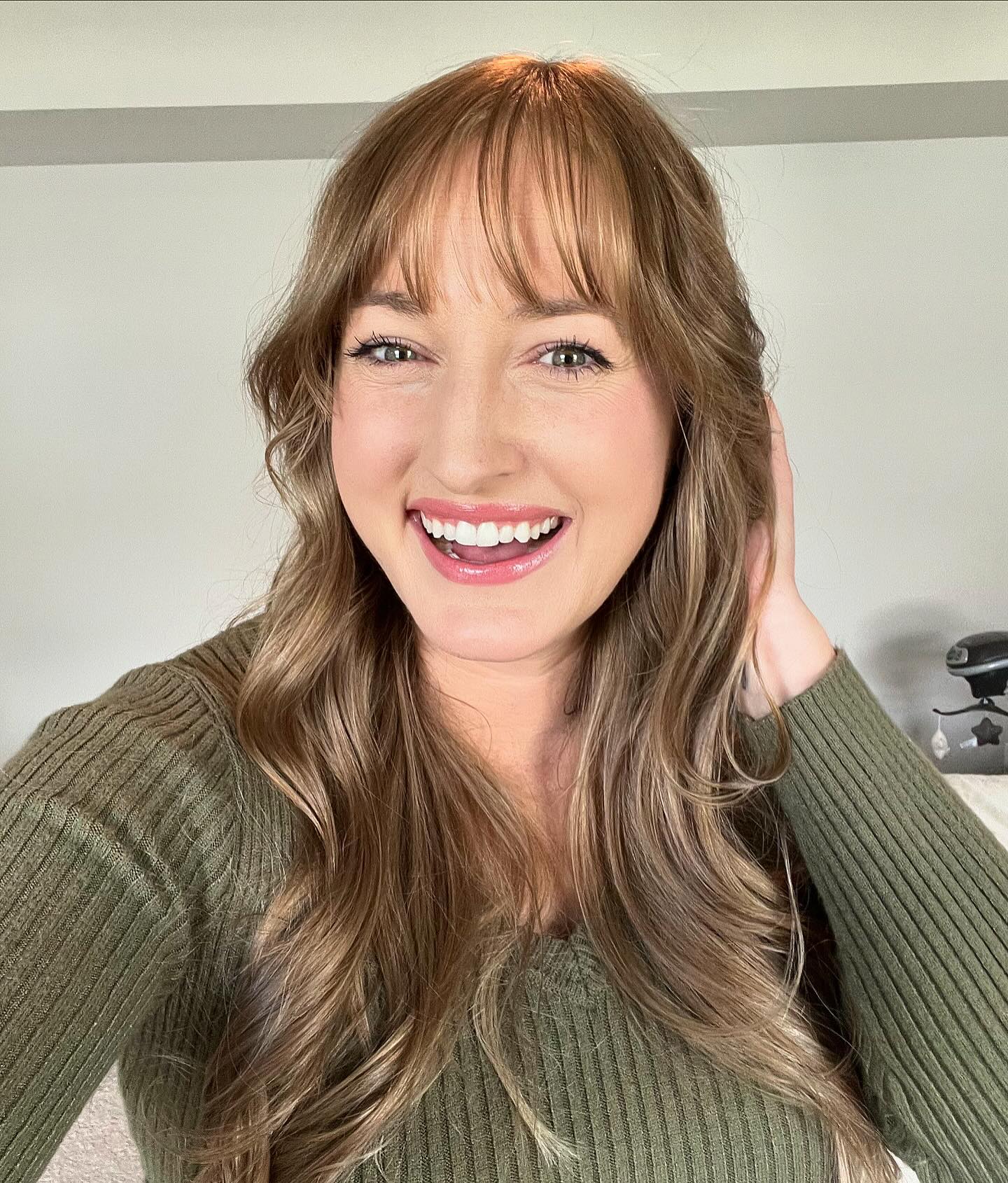 My hairstylist/photographer/one of my oldest friends in Nashville @leighhaircompany is a gem of a human 🩷 I can’t wait to finish designing my new website with the pictures she took today!
Now I’m off to watch YouTube tutorials so I can recreate this new ‘do. Send help 🤪
#author #writing #writer #fiction #amwritingfiction #nashvillewriter #writingcommunity #writercommunity