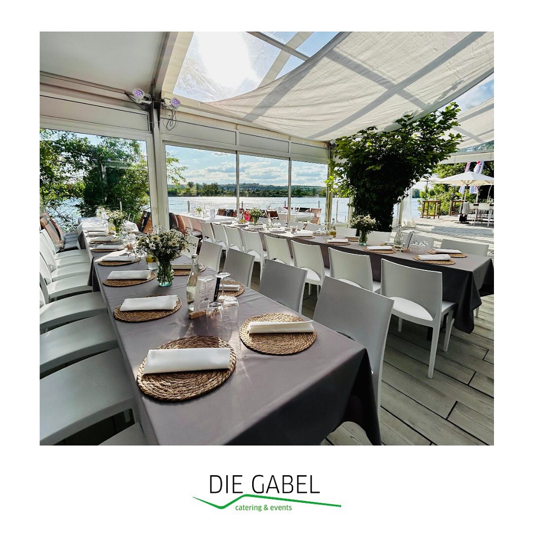 Großes Season-Opening 2025 sowohl für uns als auch für die Insel Nonnenau – vielen Dank für Euer Vertrauen!
Bei bestem Wetter & guter Laune durften wir die Abendveranstaltung einer Führungskräftetagung begleiten und die Gäste mit einem Live-Cooking BBQ-Buffet sowie diversen Drinks verköstigen.
Wir freuen uns auf alle kommenden Veranstaltungen & einen vollen Kalender!
#diegabel_cateringevents #cateringfrankfurt #cateringrheinmain #seasonopening2025 #inselnonnenau #bbq #drinks #eventplanners