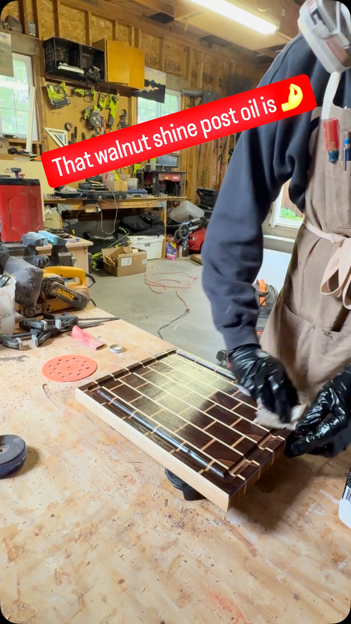 Won’t ever get tired of the way walnut looks after putting on @realmilkpaintco cutting board oil ✨
This board will be up for sale soon on our site, get it before it’s too late!
#homadewoods #woodworking #smallbusiness #cuttingboard