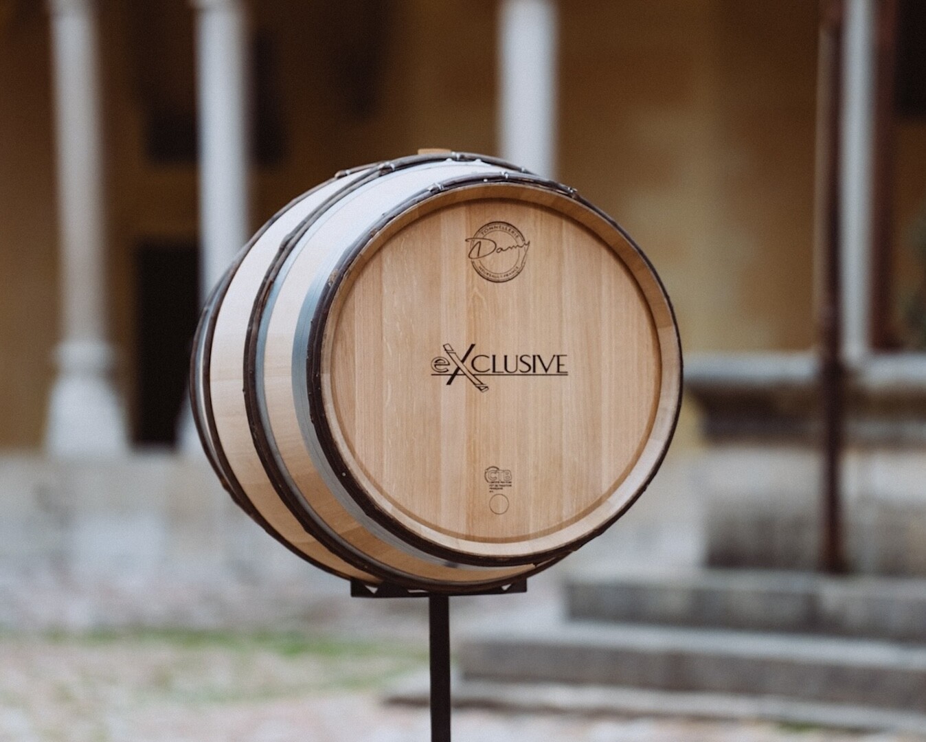 Introducing the Damy Innovation Barrel – Exclusive
Crafted for winemakers who seek balance, precision, and purity, the Exclusive barrel by Damy is designed to elevate both white and red wines with finesse and restraint.
Key Features:
- Rigorous selection of staves with extra tight fine grain
- Natural seasoning outdoors for a minimum of 24 months
- Unique Light Long ++ (LL++) toast
Tasting:
- Exclusive confers a precise, noble, more flattering woodiness without losing the primary framework: respect for the fruit
- Exclusive will find its fullness in powerful wines bringing them texture, tension and elegance
🍇 Where finesse meets innovation — available now through Bouchard Cooperages.