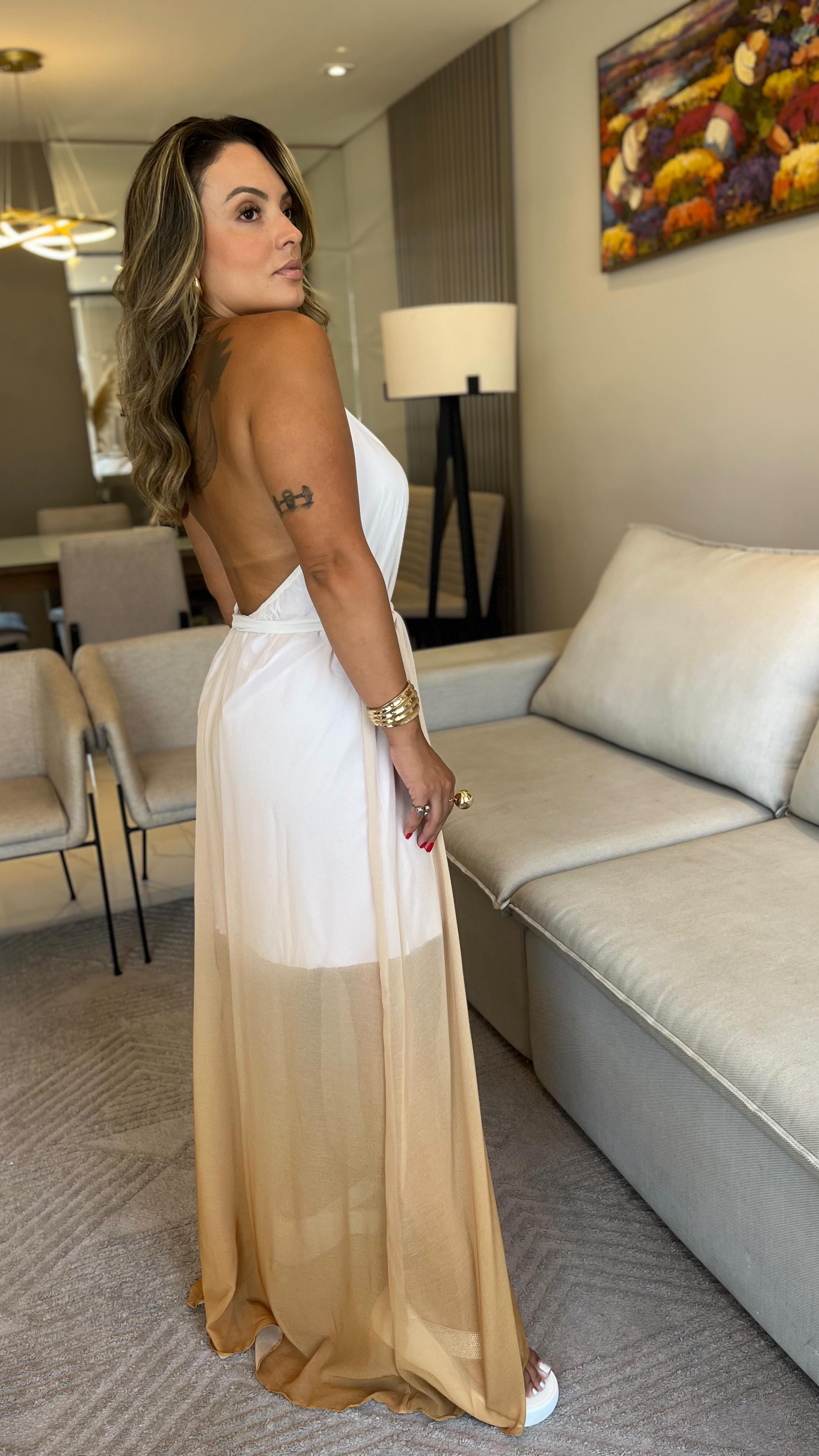 Elegância leve e atemporal.
Se você ama conforto com um toque de sofisticação, esse vestido foi feito pra você! Com decote halter, ele valoriza os ombros e traz leveza pro visual, o mix de tons claros com o degradê suave cria um efeito elegante e moderno. Perfeito para eventos, almoços especiais ou aquele fim de semana de charme 🤍✨
Disponível na nossa loja! Corre para garantir o seu – TAM U 390$.
#modafeminina #vestido #elegante #lojaonline #tendencia