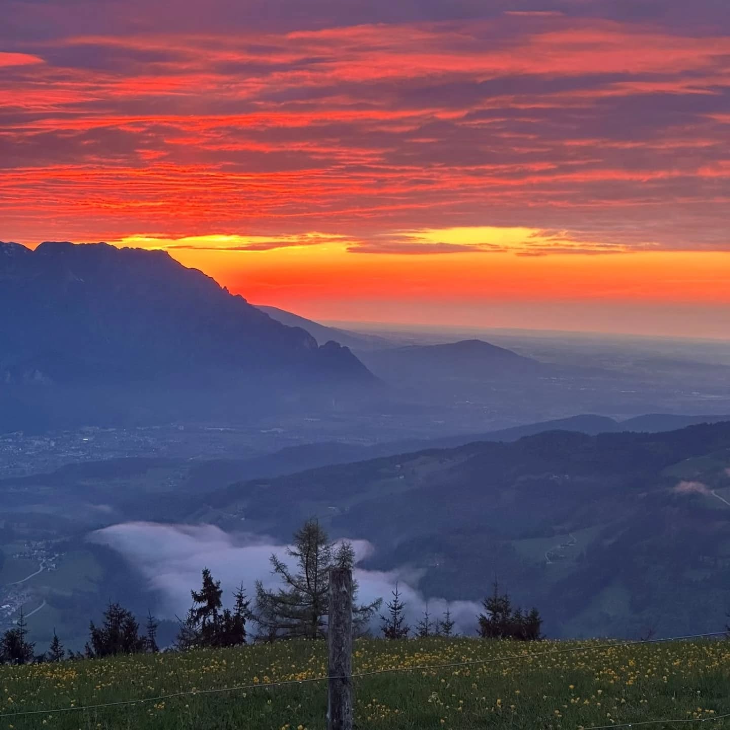 Nach einer regenreichen Woche zeigt sich das Wochenende von seiner schönsten Seite! 😊 Wir wünschen euch allen einen wunderbaren Start in erholsame Tage! Was habt ihr Schönes geplant?
#wochenende #sonnegenießen #entspannung
#salzburg #salzburgerland