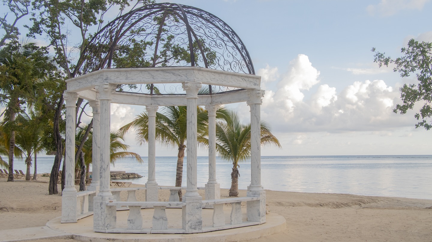 ☁️🩵The dreamiest place!🩵☁️
#GrassRootsOriginals #Photography #PhotoEditing #Jamaica #SandalsSouthCoast #DreamyViews
#DestinationPhotographer #IslandMagic
