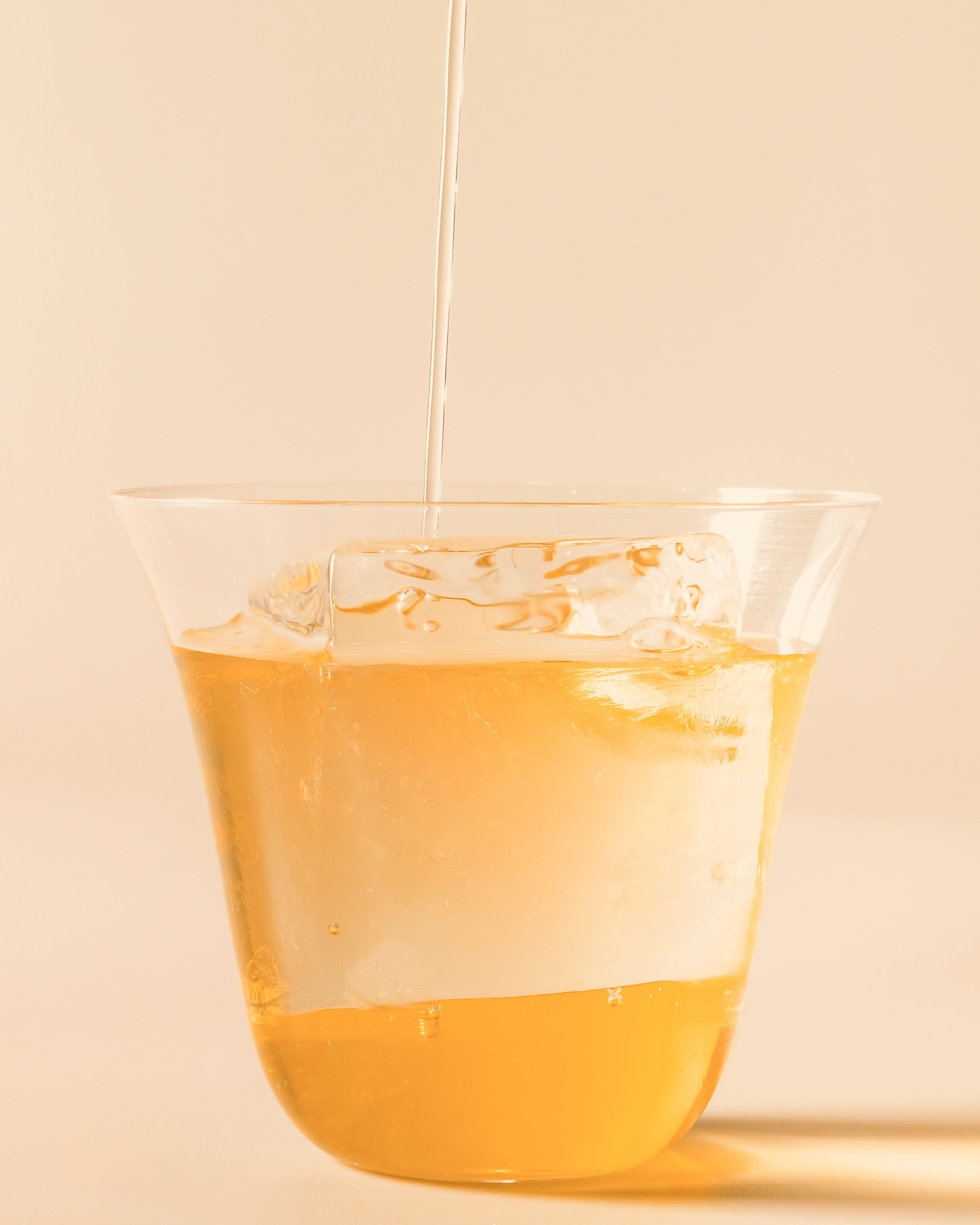 Messengerservice Salad Bar cocktail!
Thai Pineapple Salad
Plantaray 3 Stars Rum, Coconut, Pineapple, Lemongrass, Kaffir Lime Leaf, Galangal, Modern Sour
A vibrant, tropical cocktail inspired by the bright, herbaceous flavors of Thai cuisine. Crisp white rum meets creamy coconut and juicy pineapple, while lemongrass and kaffir lime leaf bring an aromatic lift. Galangal adds a spicy, citrusy warmth, rounded out by a refreshing modern sour structure.
Tropical, exotic, and appetizing like a Thai fruit salad in a glass.
Find us on 3rd Floor at @baantrok