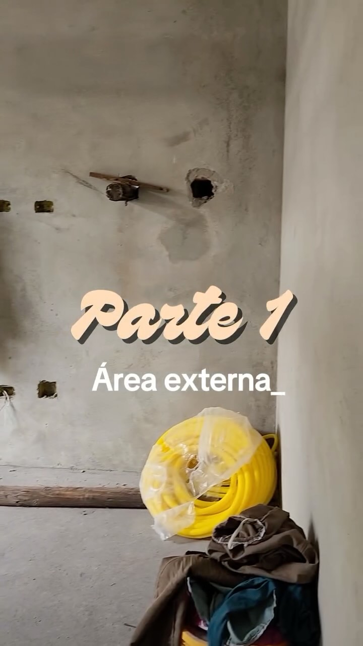 Este projeto tão especial começou a ser desenhado em 2022 e, ao longo do tempo, foi tomando forma com a contribuição de parceiros que acreditam no design como ferramenta de bem-estar e beleza.
O resultado? Um espaço que reflete escolhas conscientes e sofisticadas.
✨Piso e revestimentos: @portobelloshopzonanorte
✨Louças e metais: @zn_lojaobrafacil
✨Bancadas: @maismarmoraria
✨Planejados: @bontempogabriel
✨Mobiliário interno e externo: @studiozuhausedecor
Projeto de interiores assinado por @silvinavillenabyzuhause.
Um projeto com alma, elegante e acolhedor. Como tudo que inspira o @studiozuhausedecor. O que acharam?