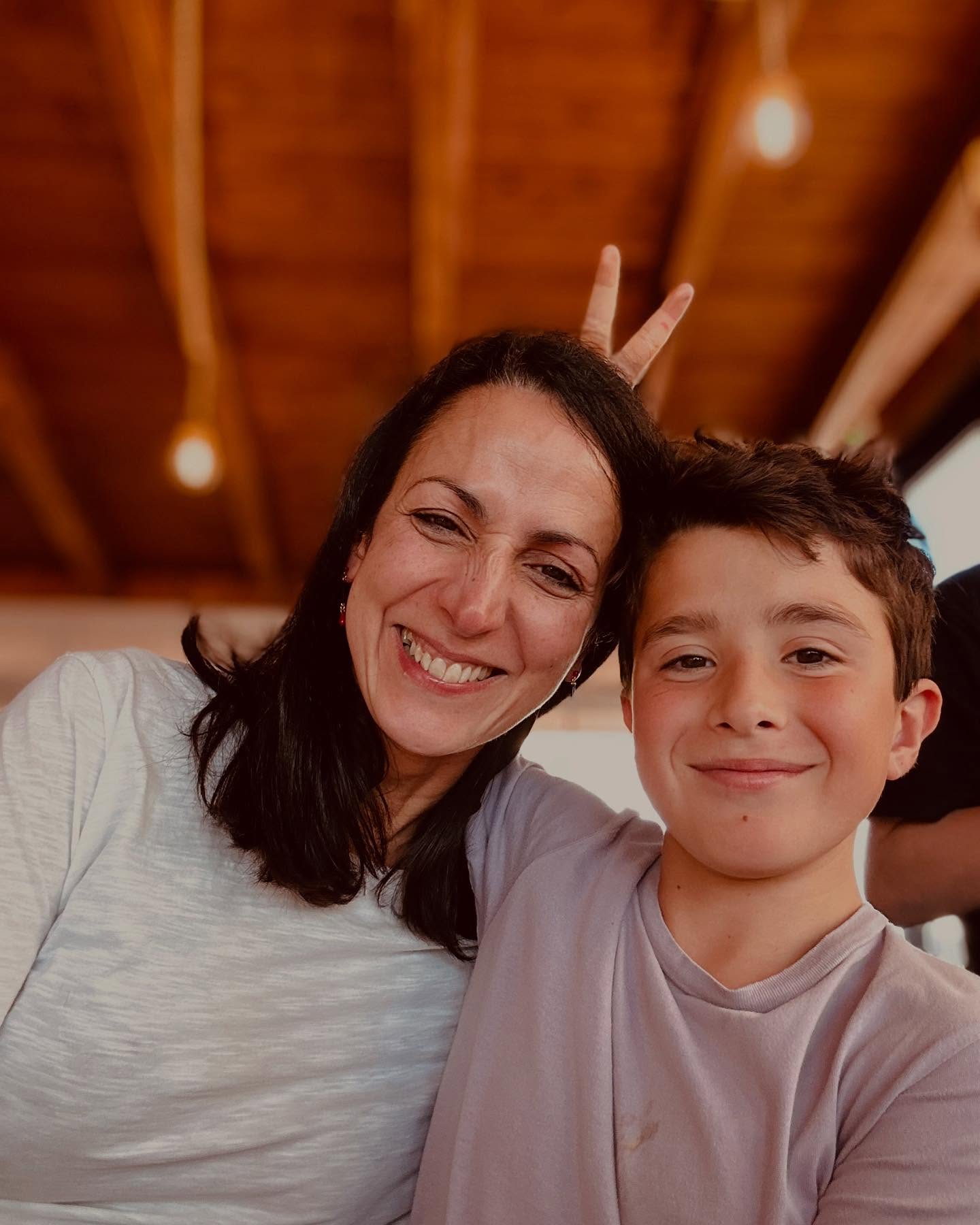 À toutes les mamans qui montrent le chemin, inspirent, prennent soin, rêvent d’être maman, qui n’ont pas pu, à toutes les mamans qui se battent, qui trouvent la force et la lumière en elles et chez les autres, bonne fête ! ❤️ #fetedesmeres #mothersday #lovemymom #greekmom #amourmaternel #maman