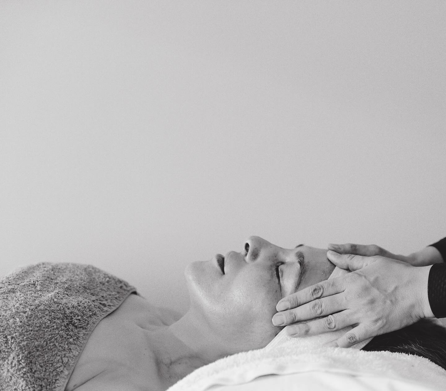 In the gentleness of touch, we are reminded of the love that raised us 🤎
#mums #love #world #endlesslove #kokoshbeautyskinwellness