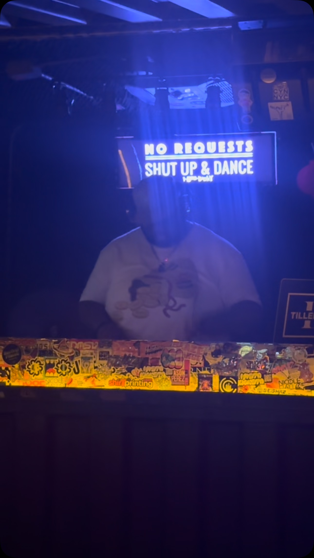 #ThrowbackThursday
Me Providing the Soundtrack @1800lucky
#DJColdCutz #Vinyl #Serato
#DJ #Rap #HipHop #Producer #Music #Vibes #RnB #diamondsound #explorer #explorepage #explorepage✨ #exploremore